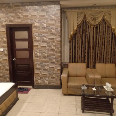 Hotel New Madina Faisalabad Luaran gambar