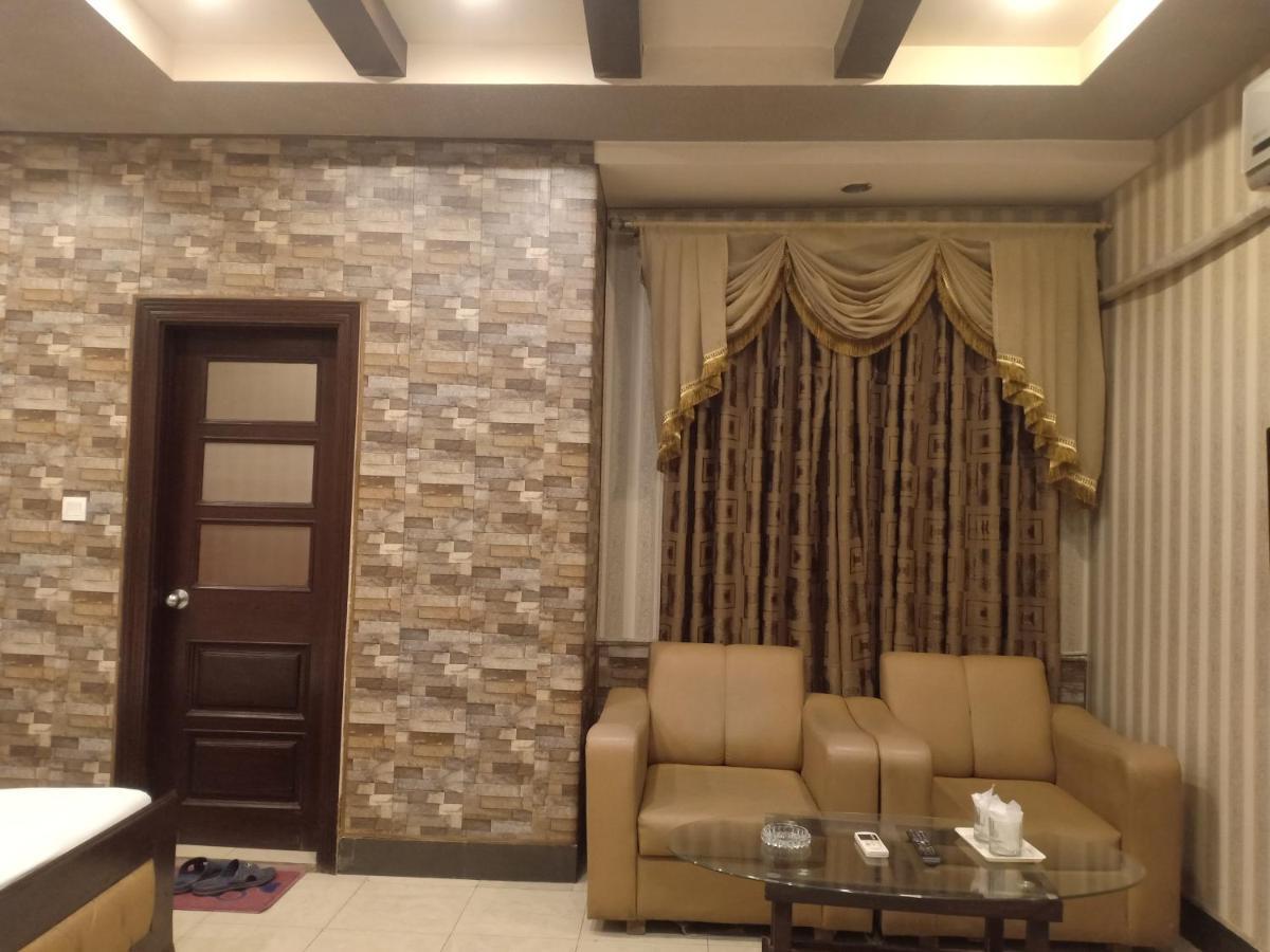 Hotel New Madina Faisalabad Luaran gambar